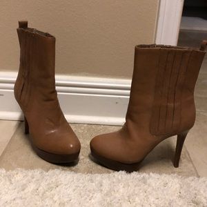 Gianni Bini: Light brown, platform stilettos!